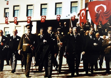 Görmediğiniz kareleriyle 'Atatürk' 98