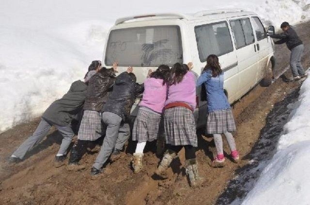 Dünyanın en tehlikeli yolları 58