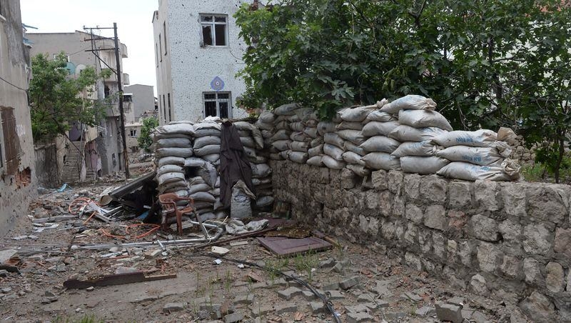 PKK'nın 'Patlayıcı imalathanesi' imha edildi 14