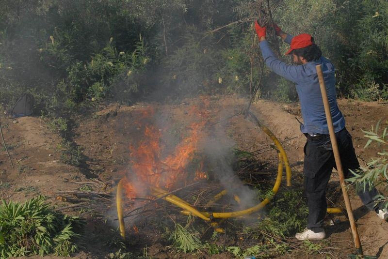Elleriyle didik didik aradılar 18