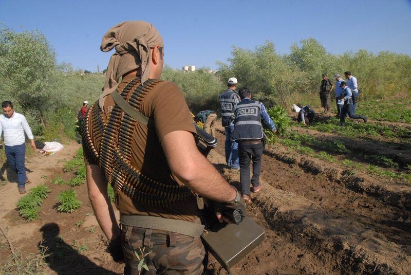 Elleriyle didik didik aradılar 20