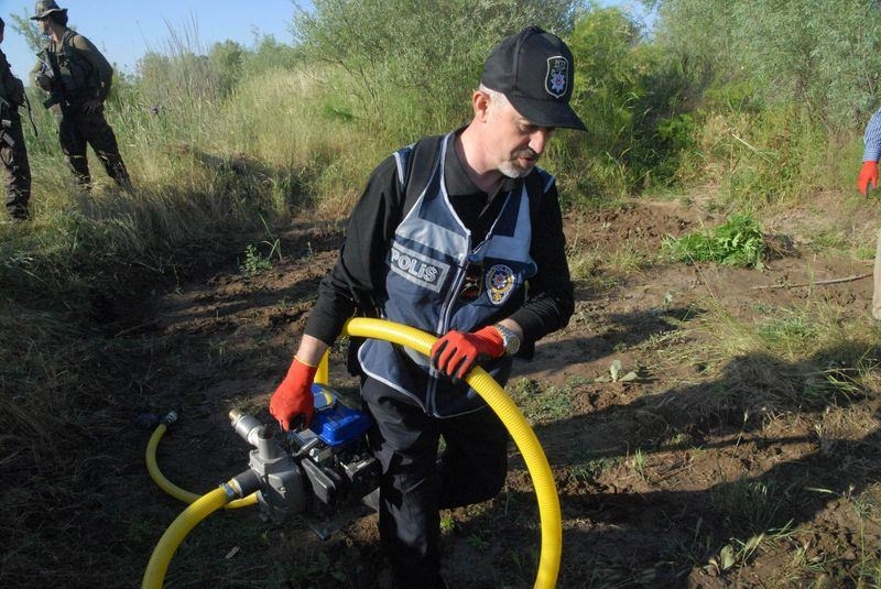 Elleriyle didik didik aradılar 29