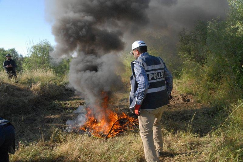 Elleriyle didik didik aradılar 30