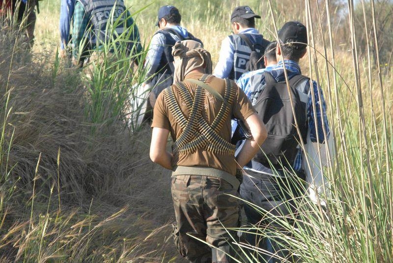 Elleriyle didik didik aradılar 33