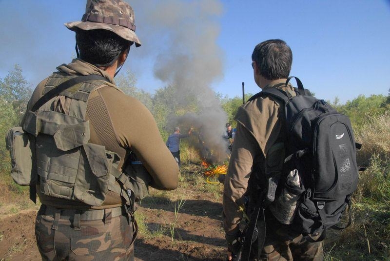 Elleriyle didik didik aradılar 34