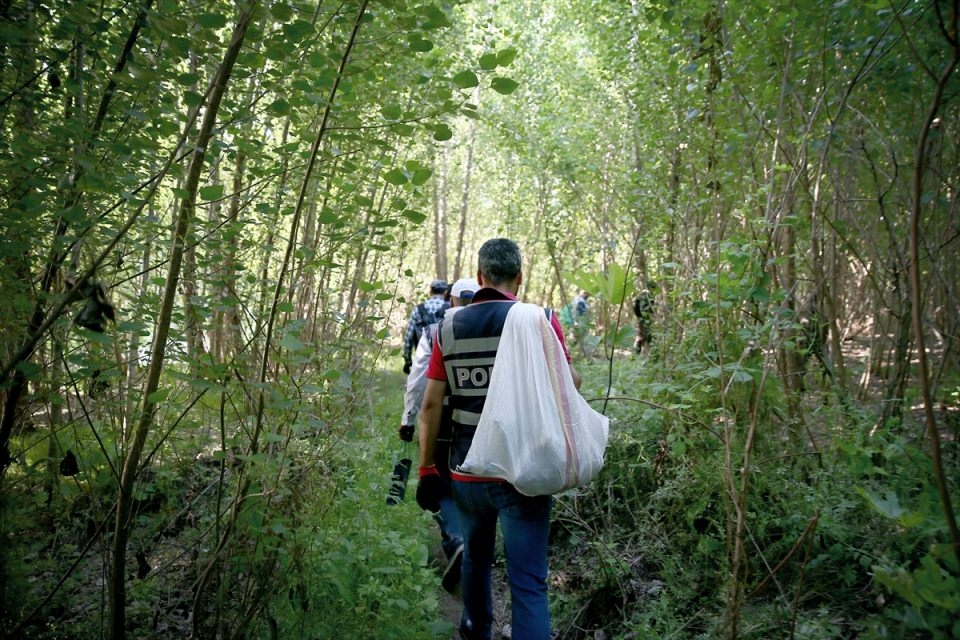 Elleriyle didik didik aradılar 5