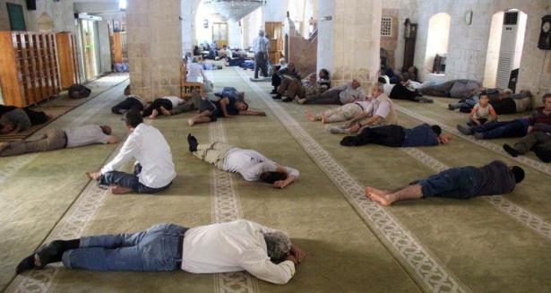 Yüksekovalılar ilk iftarı çadırda açtı 11