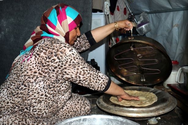 Yüksekovalılar ilk iftarı çadırda açtı 16