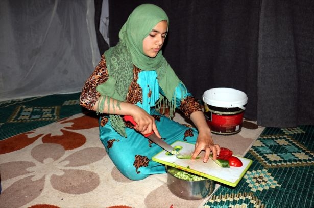 Yüksekovalılar ilk iftarı çadırda açtı 17