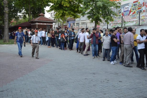 Yüksekovalılar ilk iftarı çadırda açtı 20