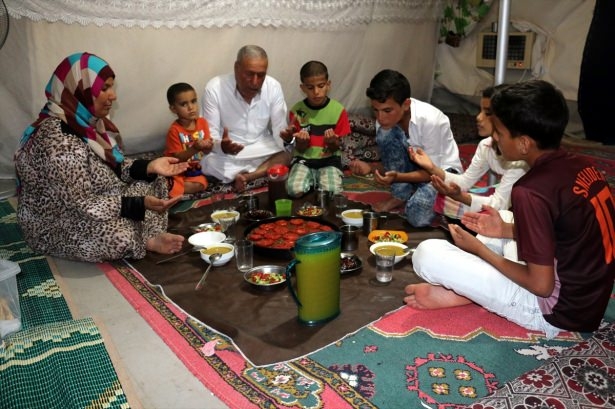 Yüksekovalılar ilk iftarı çadırda açtı 25