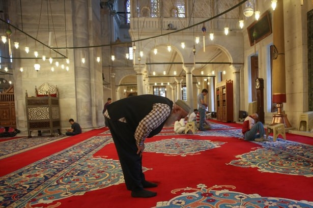 Yüksekovalılar ilk iftarı çadırda açtı 32