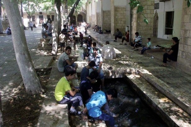 Yüksekovalılar ilk iftarı çadırda açtı 33