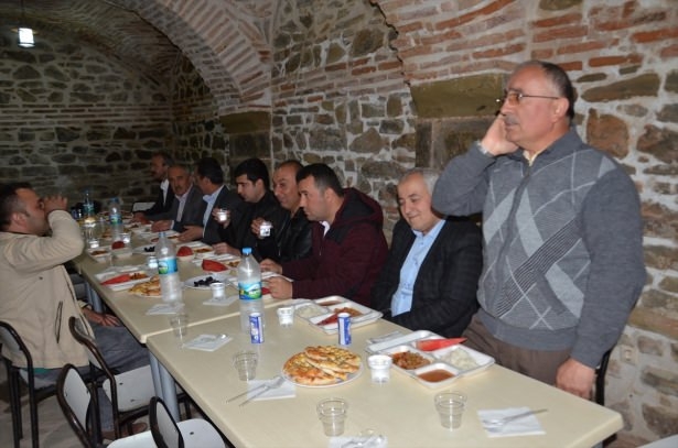 Yüksekovalılar ilk iftarı çadırda açtı 34