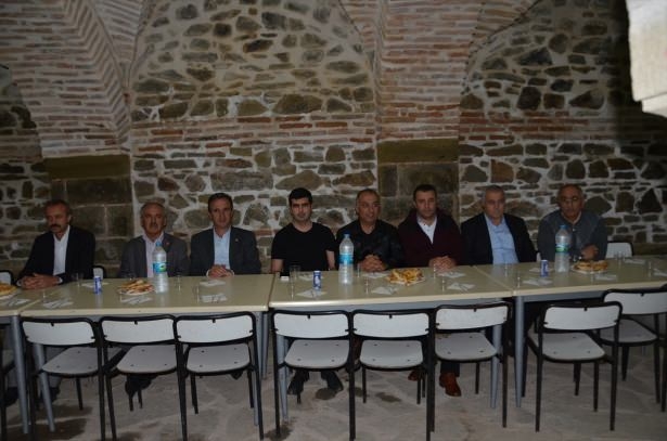 Yüksekovalılar ilk iftarı çadırda açtı 45