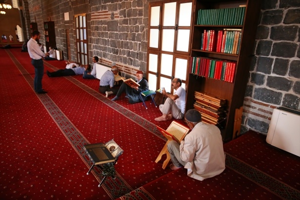 Yüksekovalılar ilk iftarı çadırda açtı 48