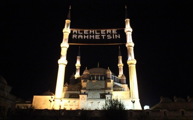 Yüksekovalılar ilk iftarı çadırda açtı 49