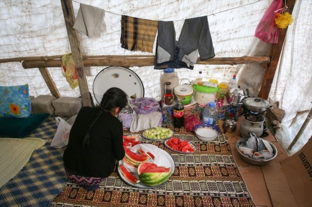 Yüksekovalılar ilk iftarı çadırda açtı 55