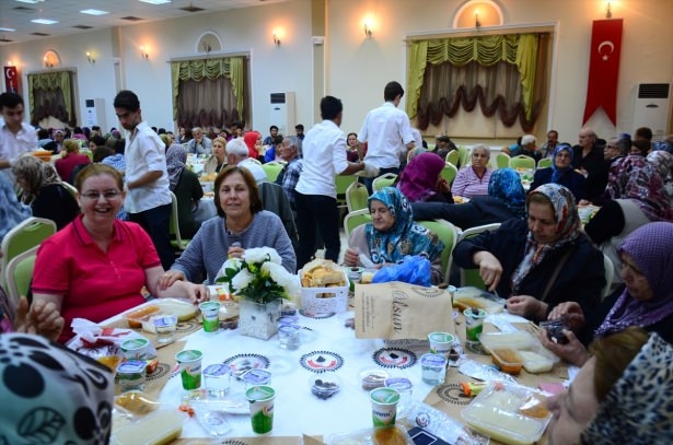 Yüksekovalılar ilk iftarı çadırda açtı 62
