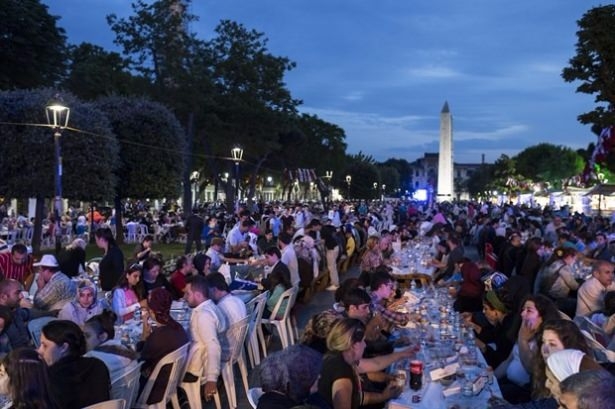 Aynı sofrada 15 bin kişi 15