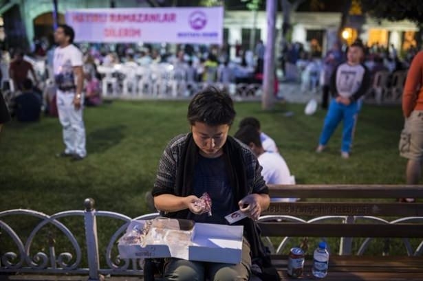 Aynı sofrada 15 bin kişi 17