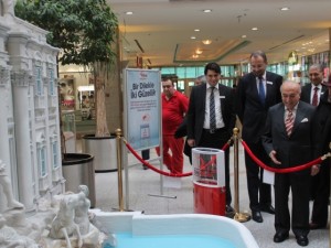 Dünyadan Simgesel Yapıtlar bu sergide