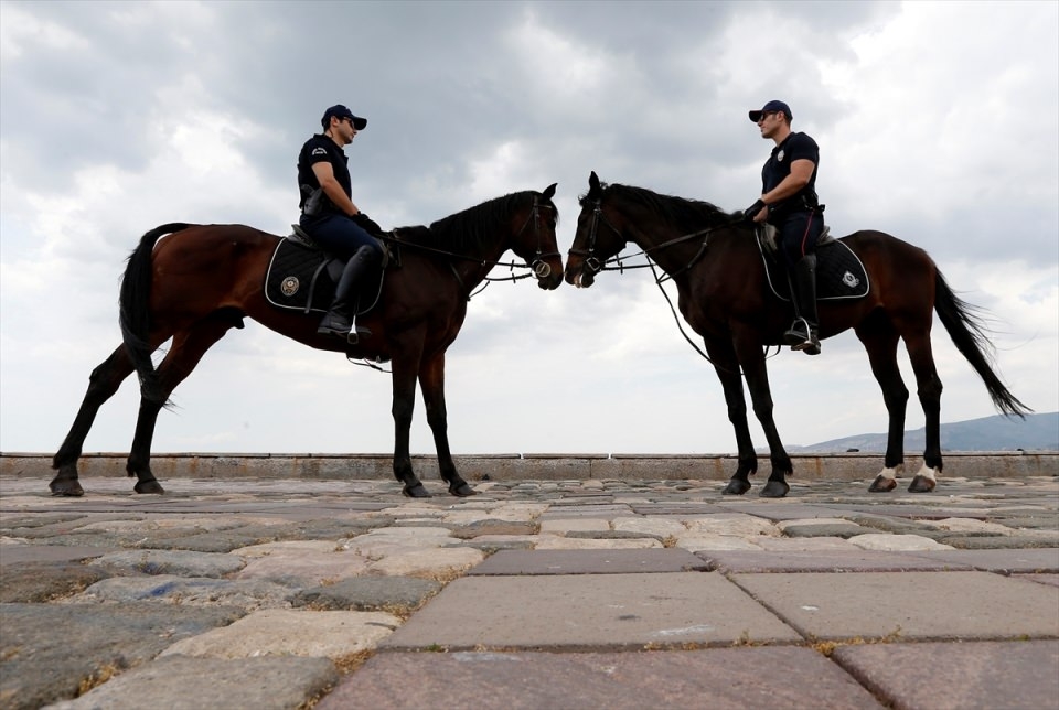 İzmir'de "Dört nala" güvenlik 19