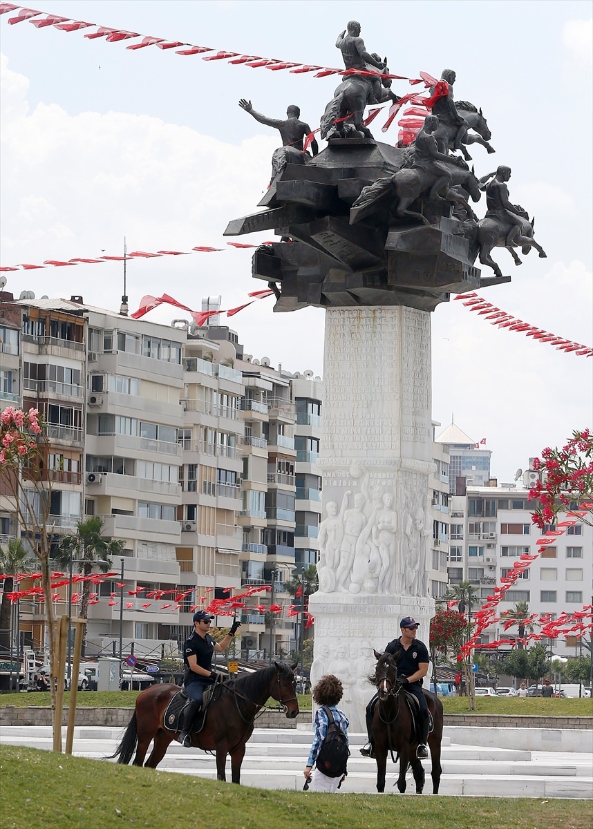 İzmir'de "Dört nala" güvenlik 30