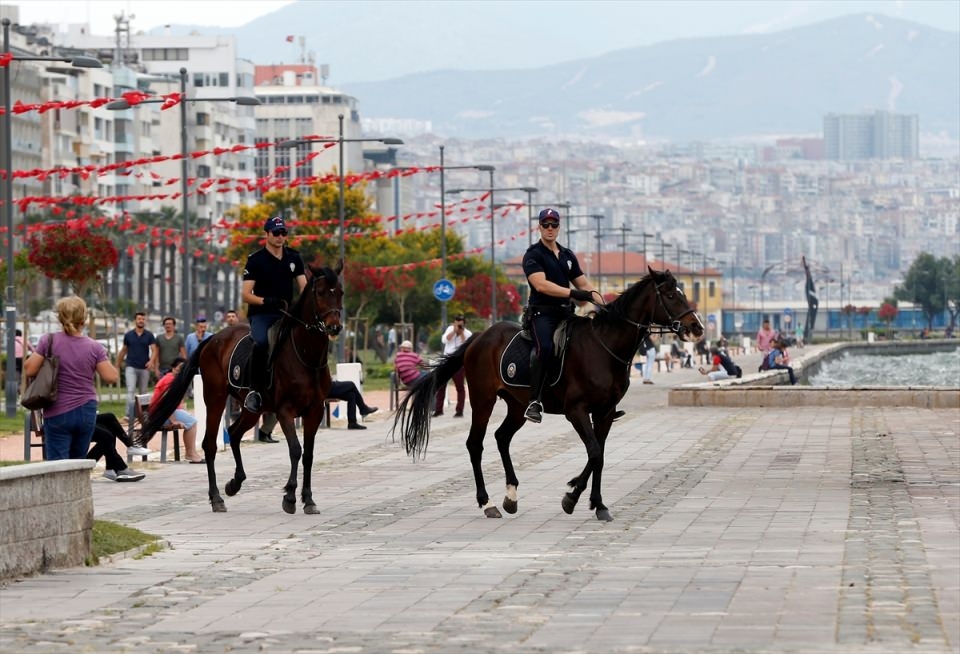 İzmir'de "Dört nala" güvenlik 31