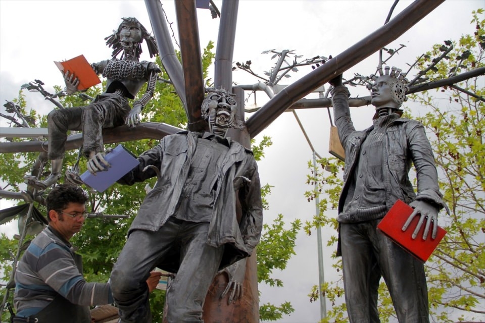 Hurda araba parçalarıyla bakın ne yaptı 10