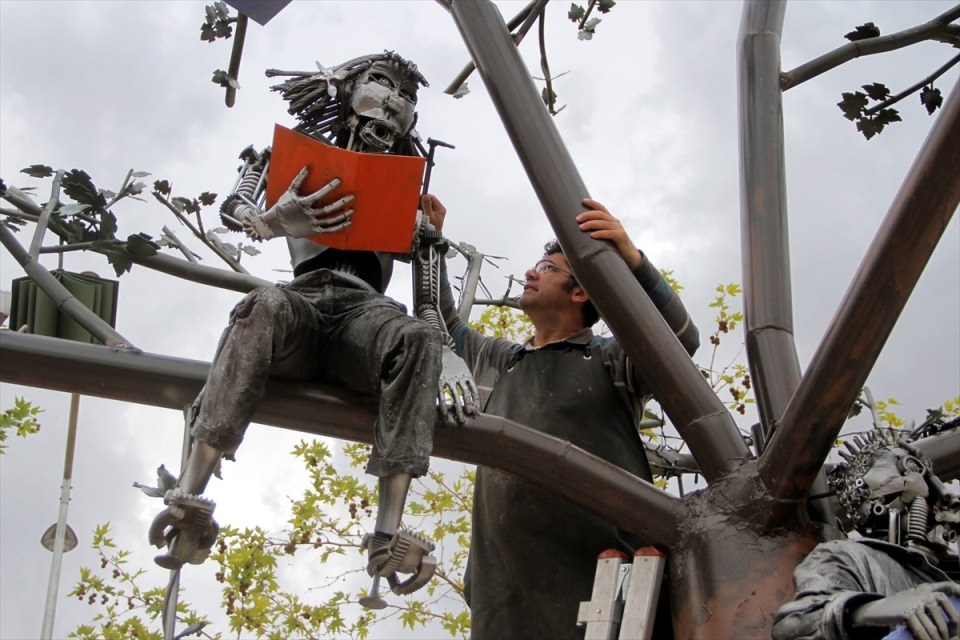 Hurda araba parçalarıyla bakın ne yaptı 12