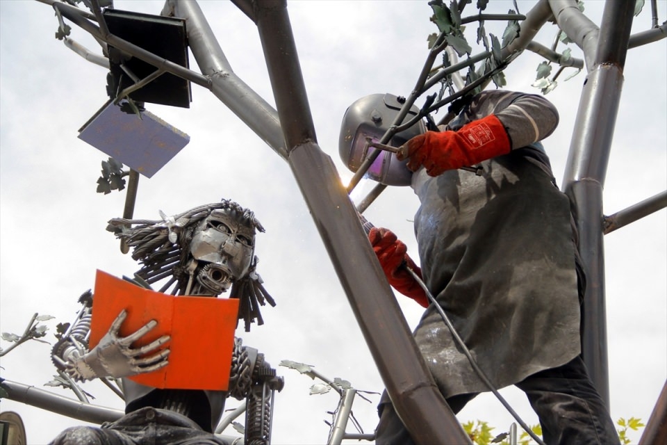 Hurda araba parçalarıyla bakın ne yaptı 13