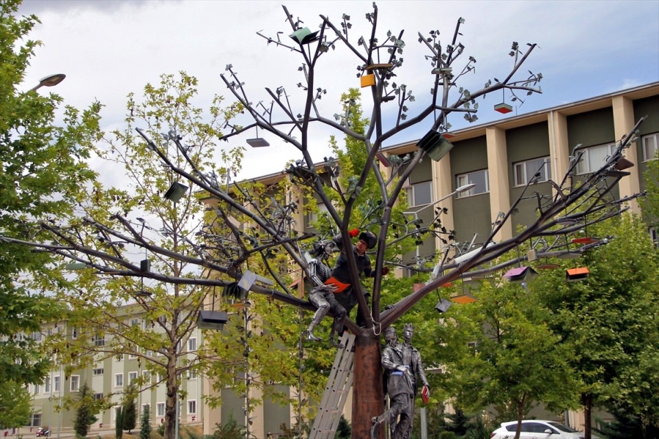 Hurda araba parçalarıyla bakın ne yaptı 16