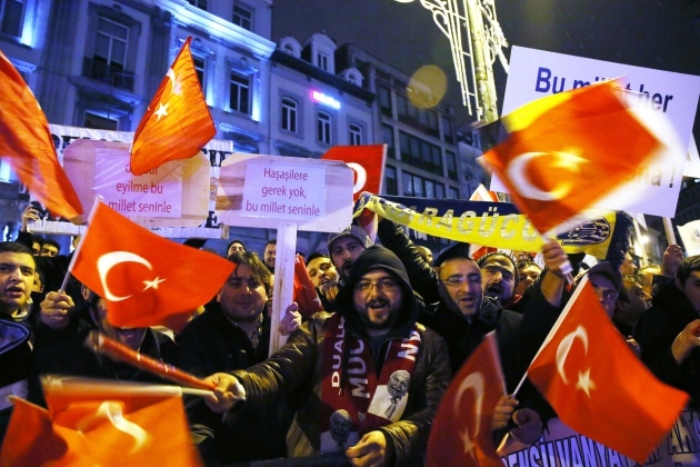Brüksel'de binlerce kişi Erdoğan için toplandı 10