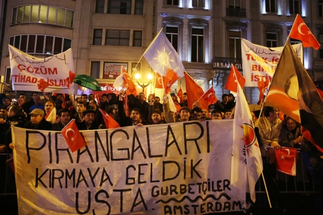 Brüksel'de binlerce kişi Erdoğan için toplandı 12