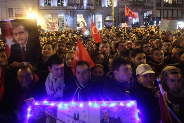 Brüksel'de binlerce kişi Erdoğan için toplandı 15