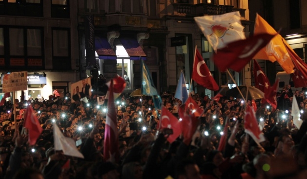 Brüksel'de binlerce kişi Erdoğan için toplandı 16