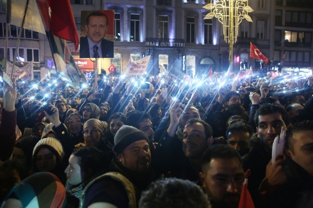 Brüksel'de binlerce kişi Erdoğan için toplandı 35