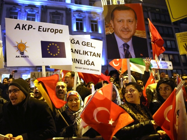 Brüksel'de binlerce kişi Erdoğan için toplandı 4