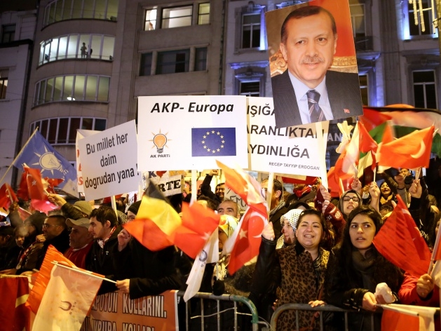 Brüksel'de binlerce kişi Erdoğan için toplandı 6