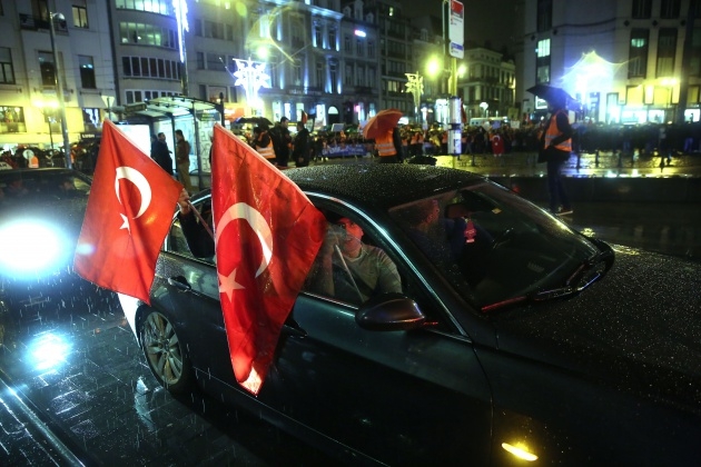 Brüksel'de binlerce kişi Erdoğan için toplandı 7