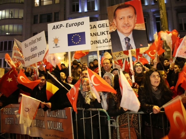 Brüksel'de binlerce kişi Erdoğan için toplandı 8