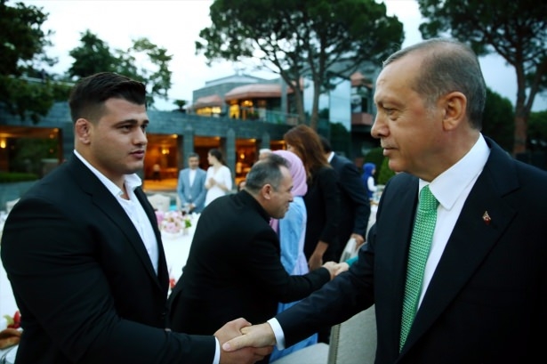 Erdoğan sanatçı ve sporcuları ağırladı 27