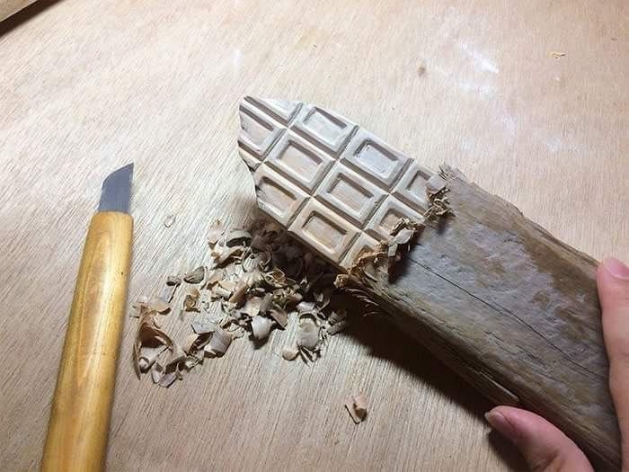 Ağaçtan oyduğu yiyecek figürleri insanı şaşırtıyor! 11