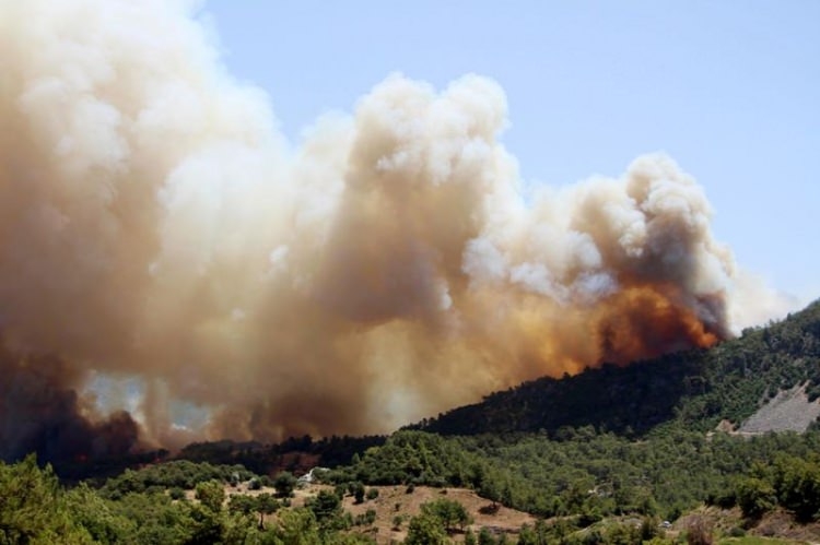 Tatil cenneti alev alev yanıyor! 10