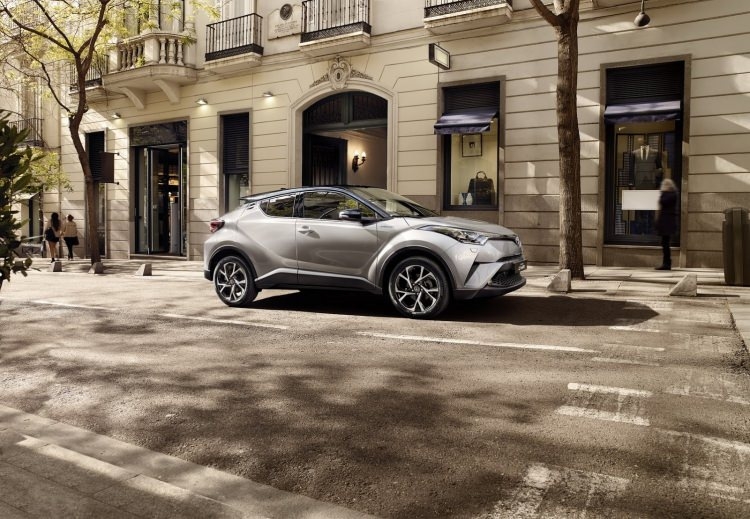 Toyota C-HR'nin iç mekanı ortaya çıktı 18