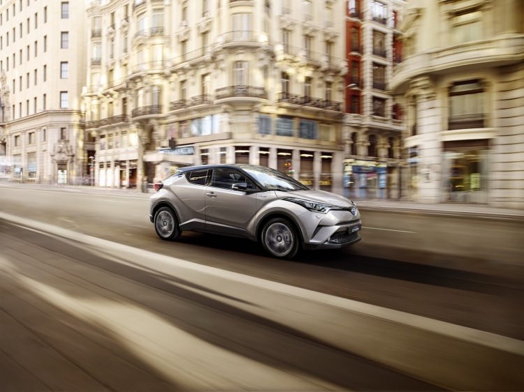 Toyota C-HR'nin iç mekanı ortaya çıktı 19