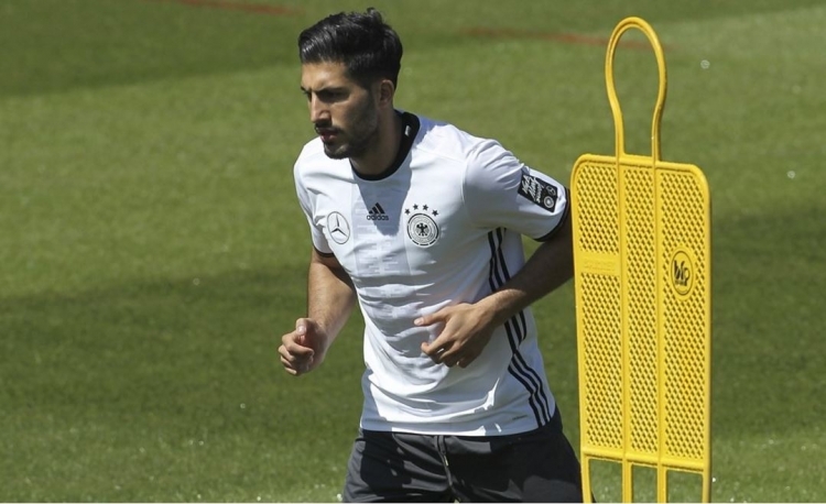 Liverpool'un Türk yıldızı köy kahvesinde! 12