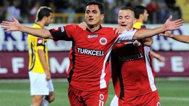 Liverpool'un Türk yıldızı köy kahvesinde! 51