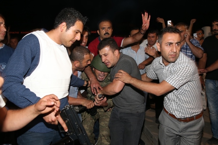 İşte tutuklanan darbeci komutanlar 32